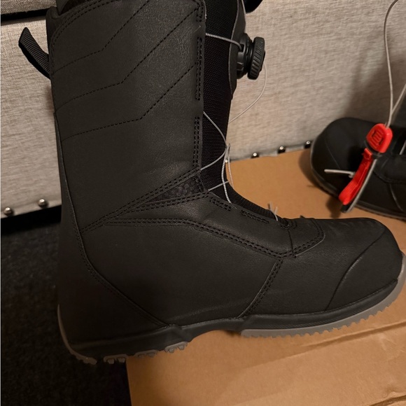 Burton Black and Gray Snowboard Boots - Picture 2 of 4